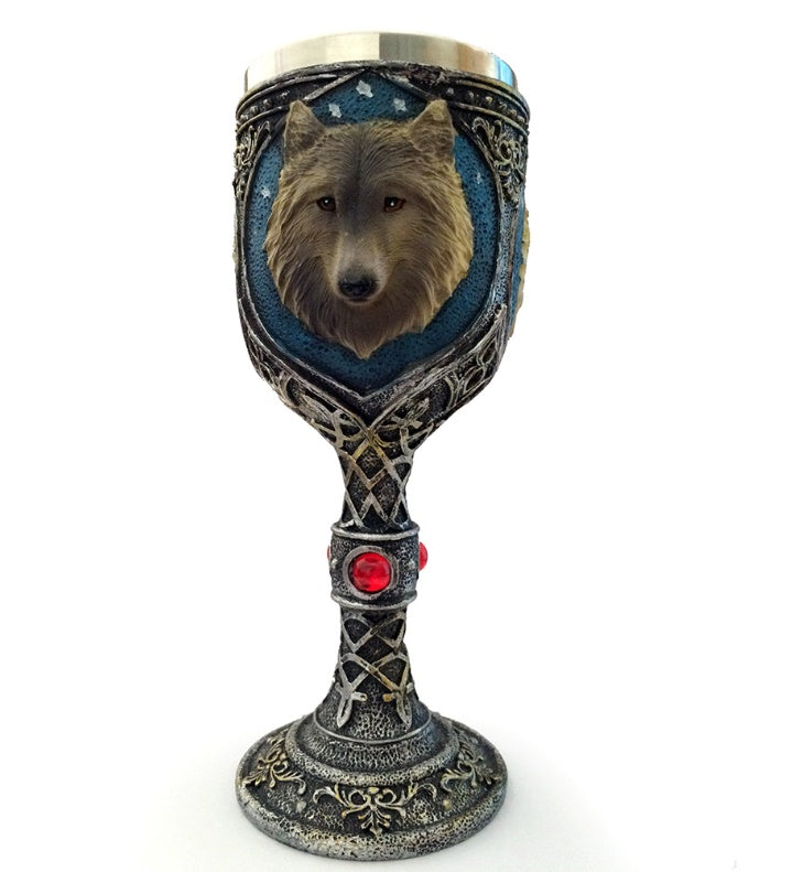 3D skull mug with wolf design, made of stainless steel and resin, 400ml capacity.
