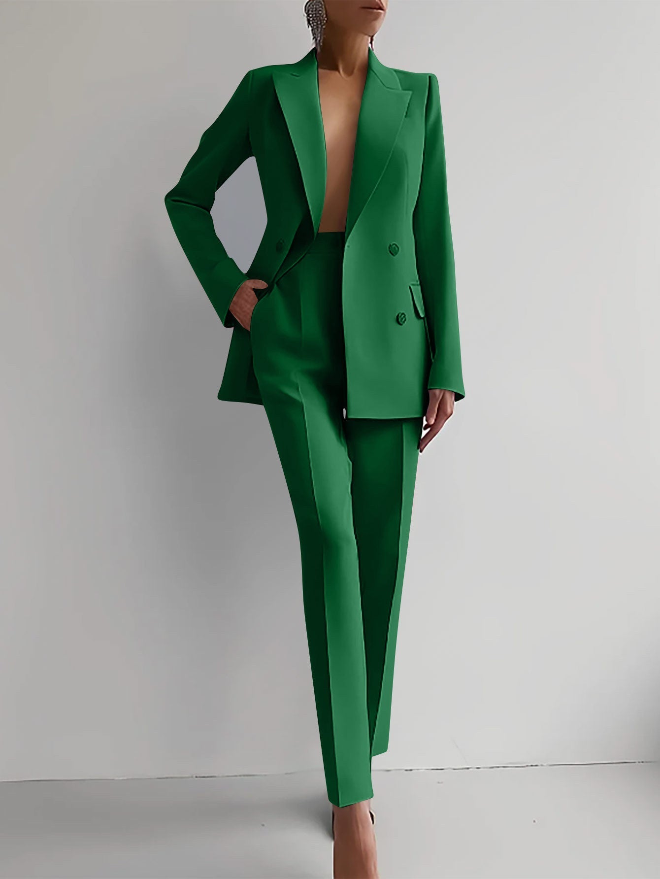 Women's green casual business suit with single-breasted jacket and slim-fit trousers.