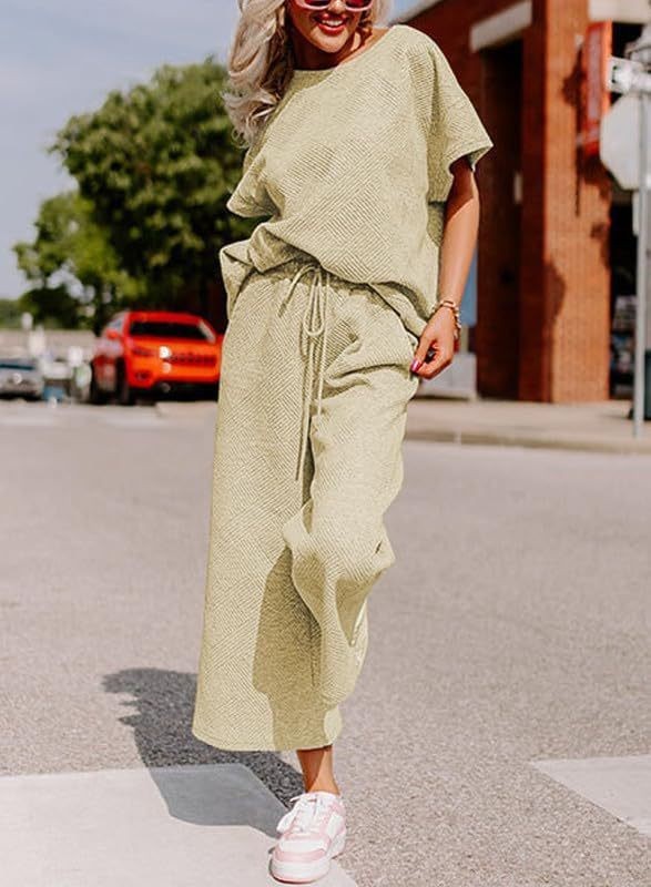 Women's solid color texture short-sleeved trousers two-piece set in light green, polyester fabric.