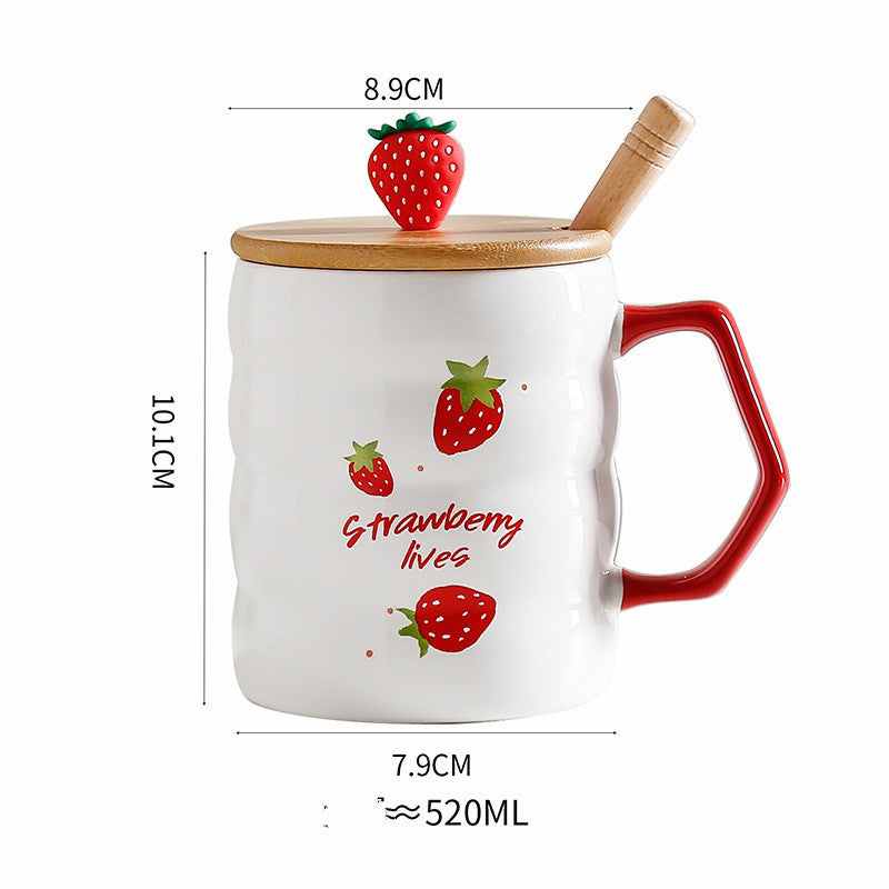 Large capacity ceramic mug with bamboo lid, featuring strawberry design and 520ml capacity.